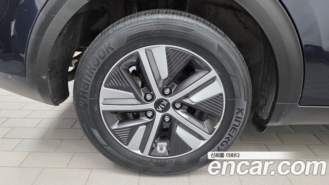 Kia Niro 1.6 HEV Prestige — пробег 138 139 км — фото 5 из 5