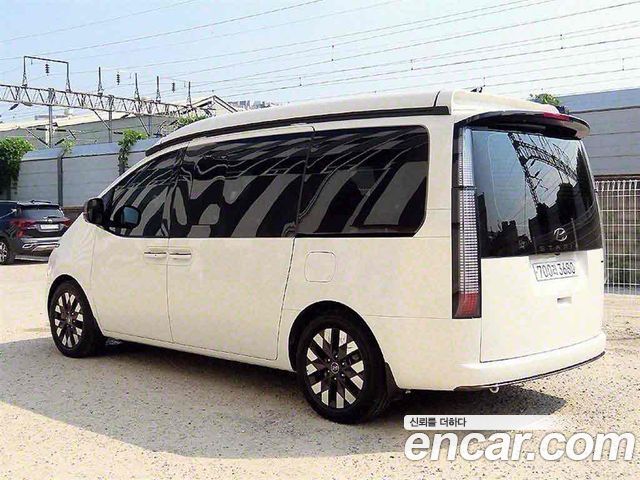 Hyundai Staria 4WD Camper Prestige Camper 11Seater — пробег 74 395 км — фото 3 из 5