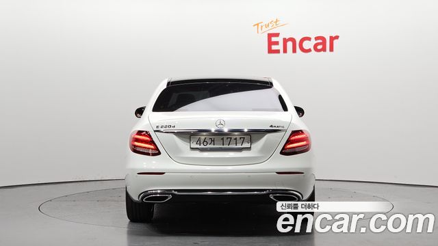 Mercedes-Benz E-Class E220d 4MATIC Avantgarde — пробег 71 021 км