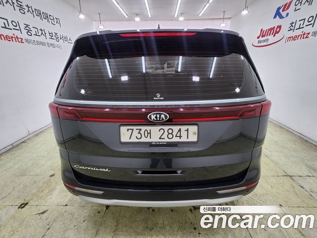 Kia Carnival 11-Seater Prestige — пробег 121 354 км