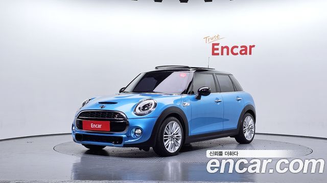 Mini Cooper 5Door Standard 3rd — пробег 45 695 км