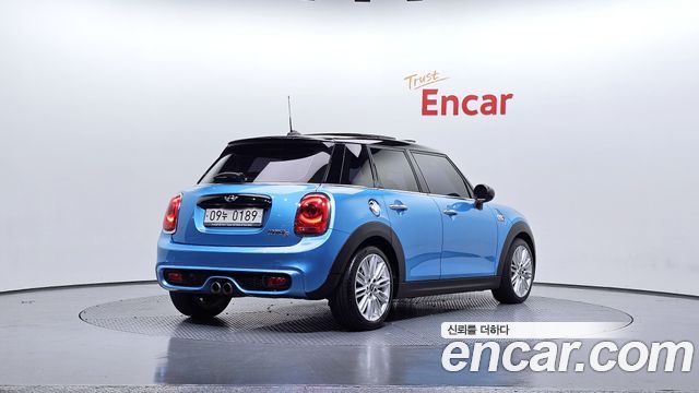 Mini Cooper 5Door Standard 3rd — пробег 45 695 км
