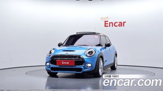 Mini Cooper 5Door Standard 3rd — пробег 45 695 км