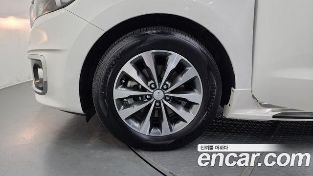 Kia Carnival 9-seater Luxury — пробег 79 049 км