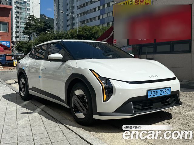 Kia EV4 Standard 2WD Air — пробег 986 км