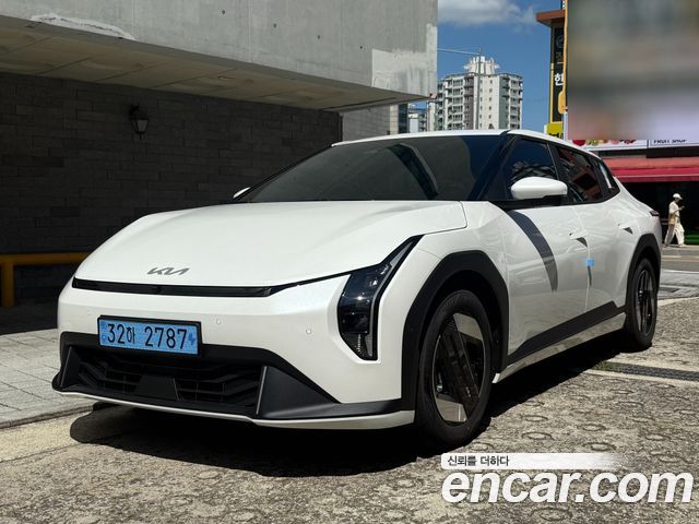 Kia EV4 Standard 2WD Air — пробег 986 км