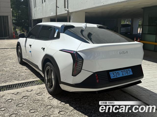 Kia EV4 Standard 2WD Air — пробег 986 км