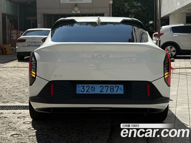 Kia EV4 Standard 2WD Air — пробег 986 км