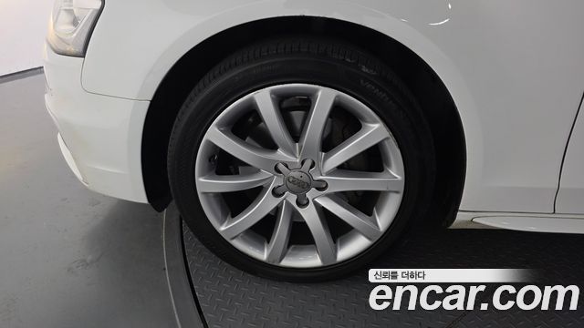 Audi A4 40 TFSI Quattro Dynamic B8 — пробег 163 250 км