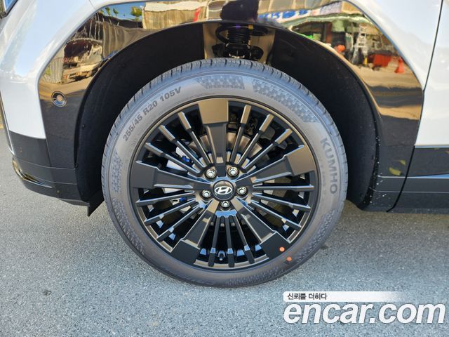 Hyundai Santafe HEV 1.6 2WD Calligraphy — пробег 700 км