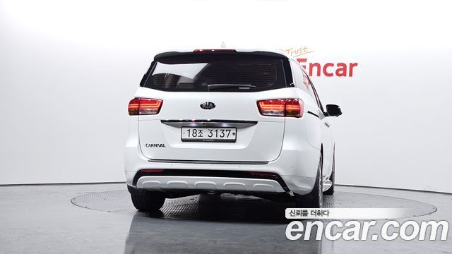 Kia Carnival из Кореи Encar