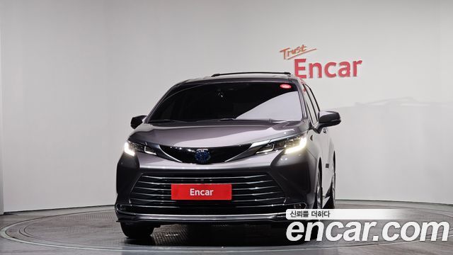 Toyota Sienna 2.5 Hybrid 2WD — пробег 68 753 км