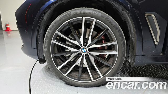 BMW X5 M50i — пробег 54 962 км — фото 5 из 5