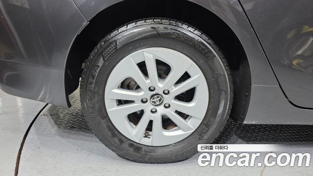 Toyota Prius 1.8 E — пробег 193 049 км