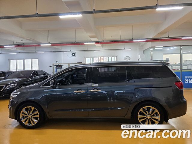 Kia Carnival 9-seater Noblesse — пробег 180 042 км — фото 5 из 5