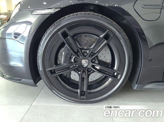 Porsche Taycan Turbo S — пробег 5 200 км — фото 5 из 5
