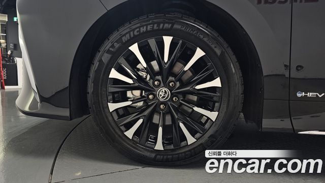 Toyota Alphard 2.5 HEV Executive AWD — пробег 15 627 км