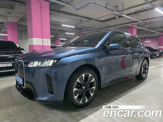 BMW iX xDrive45 M Sport — пробег 865 км — фото 3 из 5