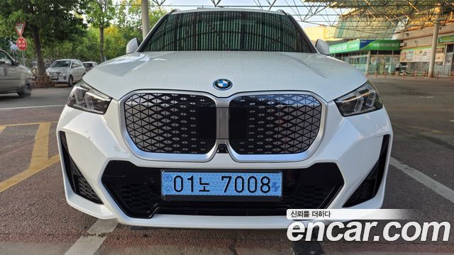 BMW iX1 xDrive 30 M Sport — пробег 4 034 км — фото 2 из 5