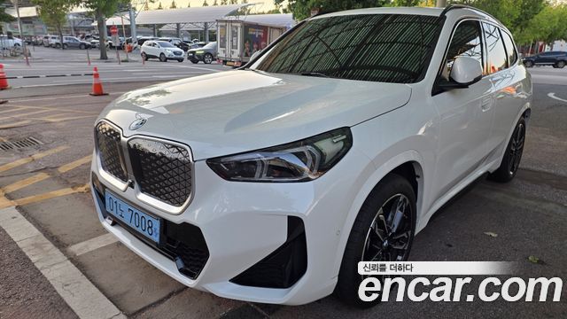 BMW iX1 xDrive 30 M Sport — пробег 4 034 км — фото 3 из 5