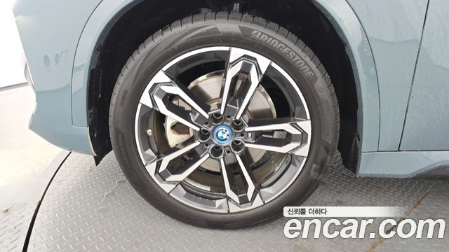 BMW iX1 xDrive 30 M Sport — пробег 14 364 км — фото 5 из 5