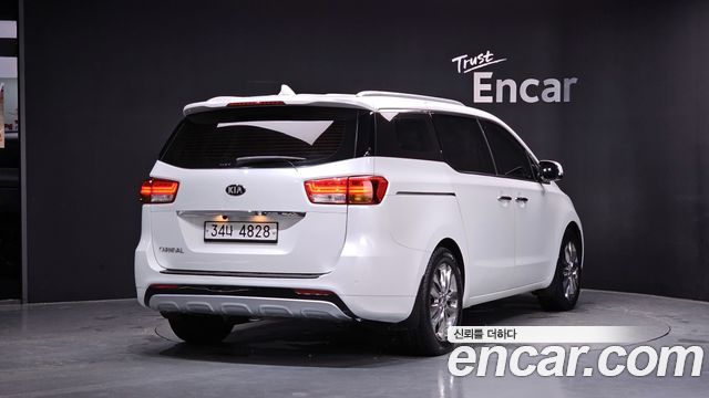 Kia Carnival из Кореи Encar