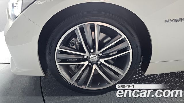 Infiniti Q50 3.5 Hybrid Essence — пробег 65 931 км