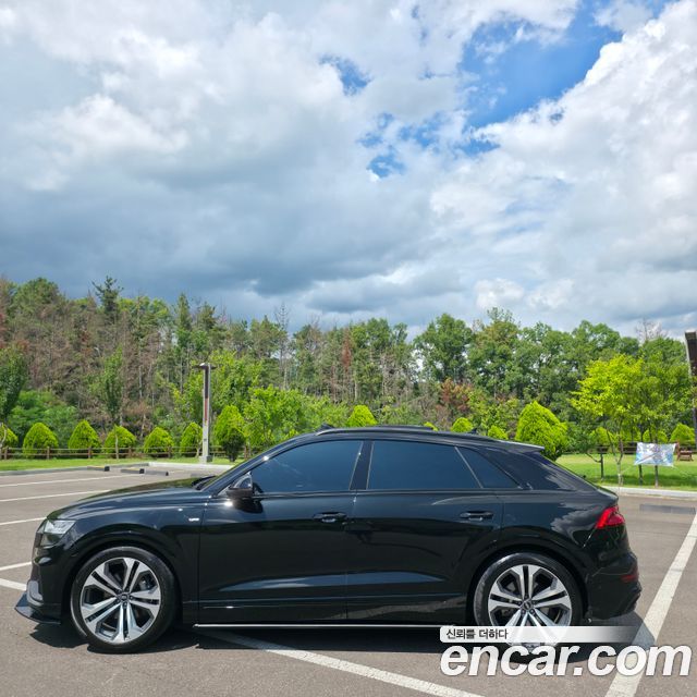 Audi Q8 55 TFSI Quattro Premium — пробег 30 100 км