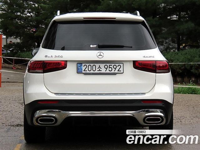 Mercedes-Benz GLB-Class GLB250 4MATIC — пробег 63 032 км — фото 4 из 5