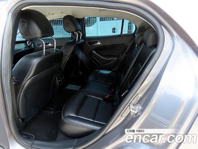 Mercedes-Benz GLA-Class GLA220 — пробег 33078 км