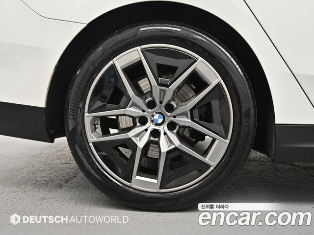 BMW 5-Series 520i — пробег 32695 км