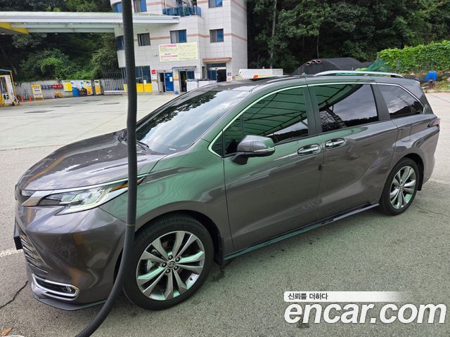 Toyota Sienna 2.5 Hybrid 2WD — пробег 30300 км