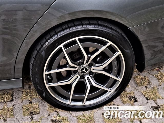 Mercedes-Benz E-Class E220d 4MATIC AMG Line — пробег 22800 км