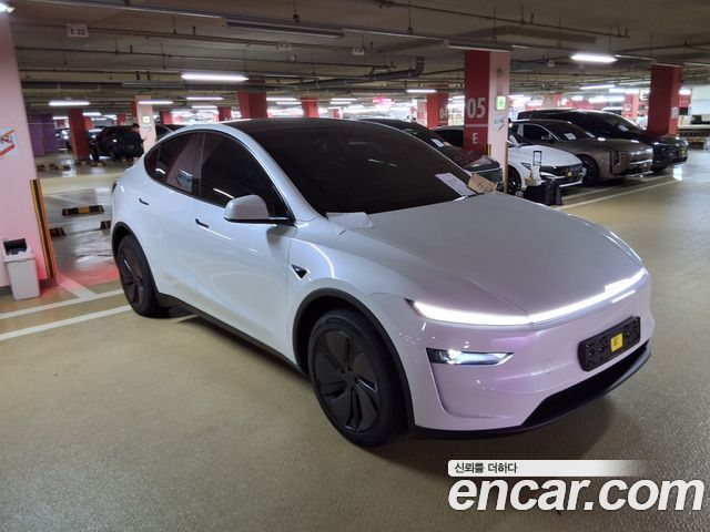 Tesla Model Y Premium RWD — пробег 1 км