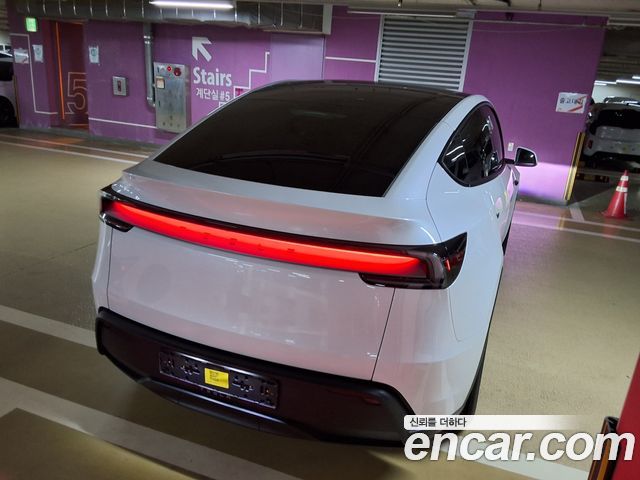Tesla Model Y Premium RWD — пробег 1 км