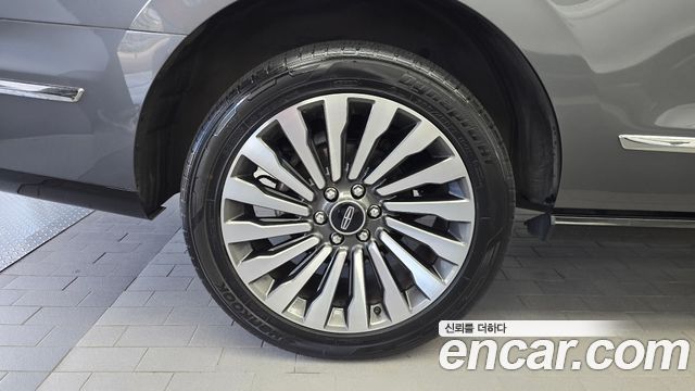 Lincoln Navigator 3.5L — пробег 46574 км
