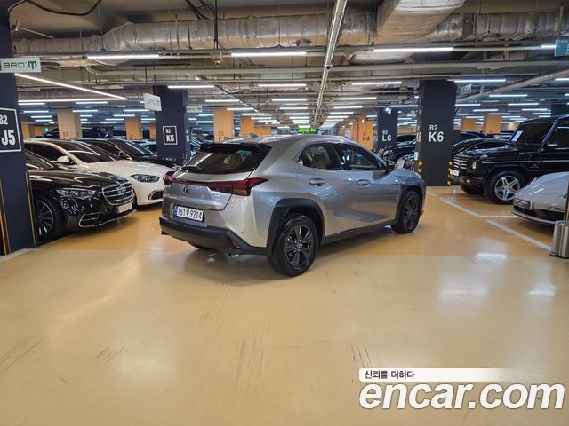 Lexus UX 2.0 2WD — пробег 5095 км