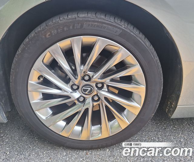Lexus ES Luxury Plus — пробег 79100 км
