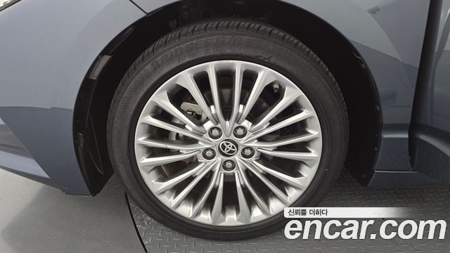 Toyota Avalon 2.5 Hybrid — пробег 22 080 км