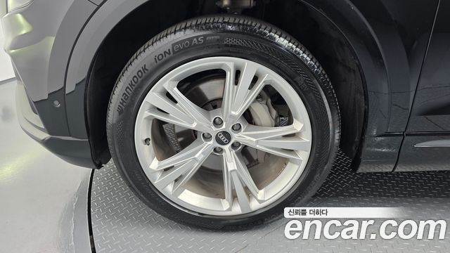 Audi Q8 45 TDI Quattro Premium — пробег 66 173 км