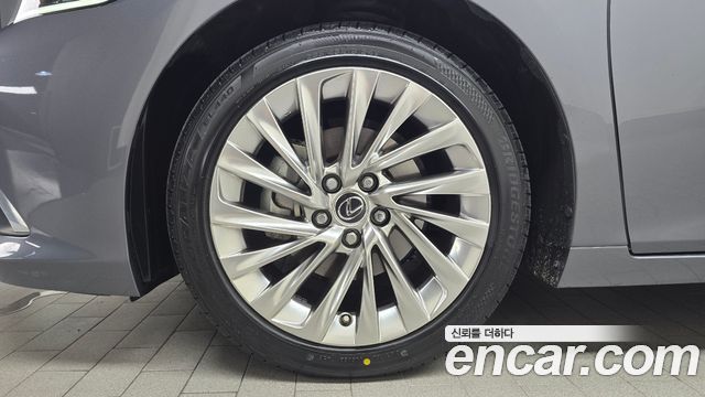 Lexus ES Luxury Plus — пробег 34 915 км — фото 5 из 5