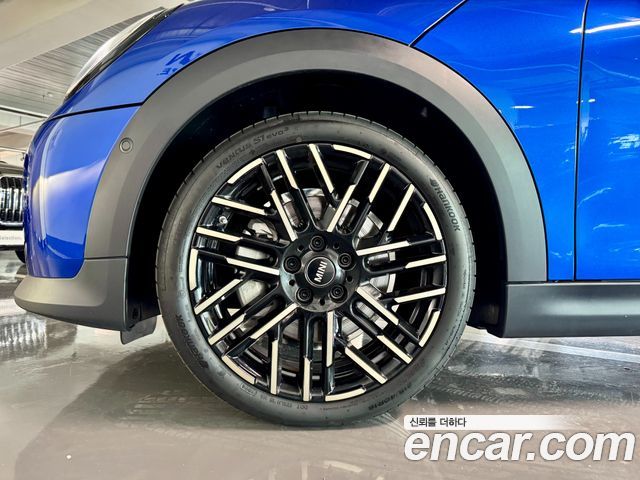 Mini Cooper Favoured — пробег 4 124 км — фото 5 из 5