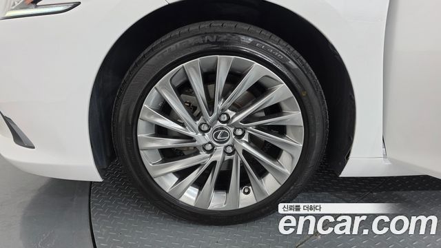 Lexus ES Luxury Plus — пробег 60322 км