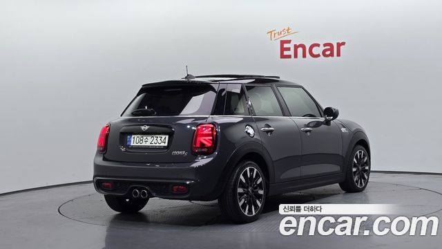 Mini Cooper 5Door HIGH 3rd — пробег 37 927 км — фото 2 из 5