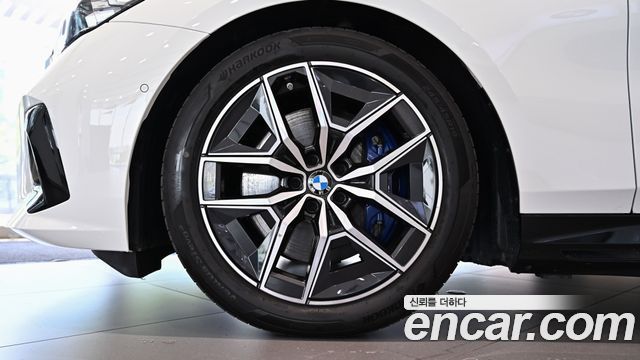 BMW i5 eDrive 40 M Sport — пробег 10719 км