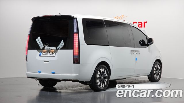 Hyundai Staria HEV 1.6 Lounge 9-Seater Inspiration — пробег 12 938 км