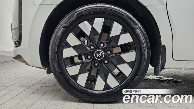 Hyundai Staria HEV 1.6 Lounge 9-Seater Inspiration — пробег 12 938 км