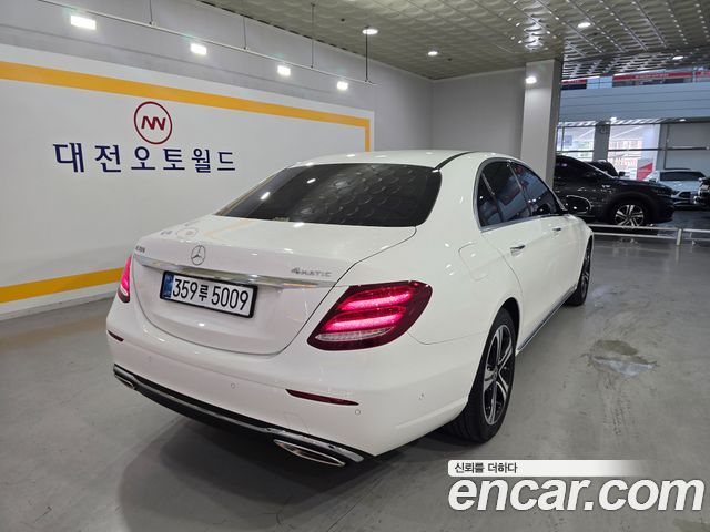 Mercedes-Benz E-Class из Кореи Encar