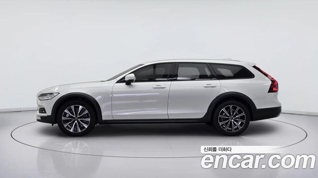 Volvo V90 B5 Ultra AWD — пробег 10 315 км — фото 3 из 5