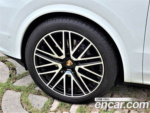 Porsche Cayenne 3.0 Coupe 2024 — пробег 15 800 км